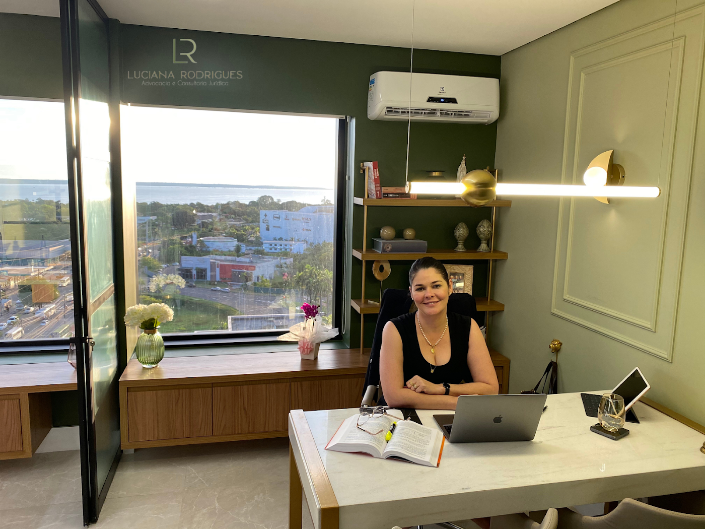 Luciana Rodrigues Advocacia e Consultoria — ambiente do escritório