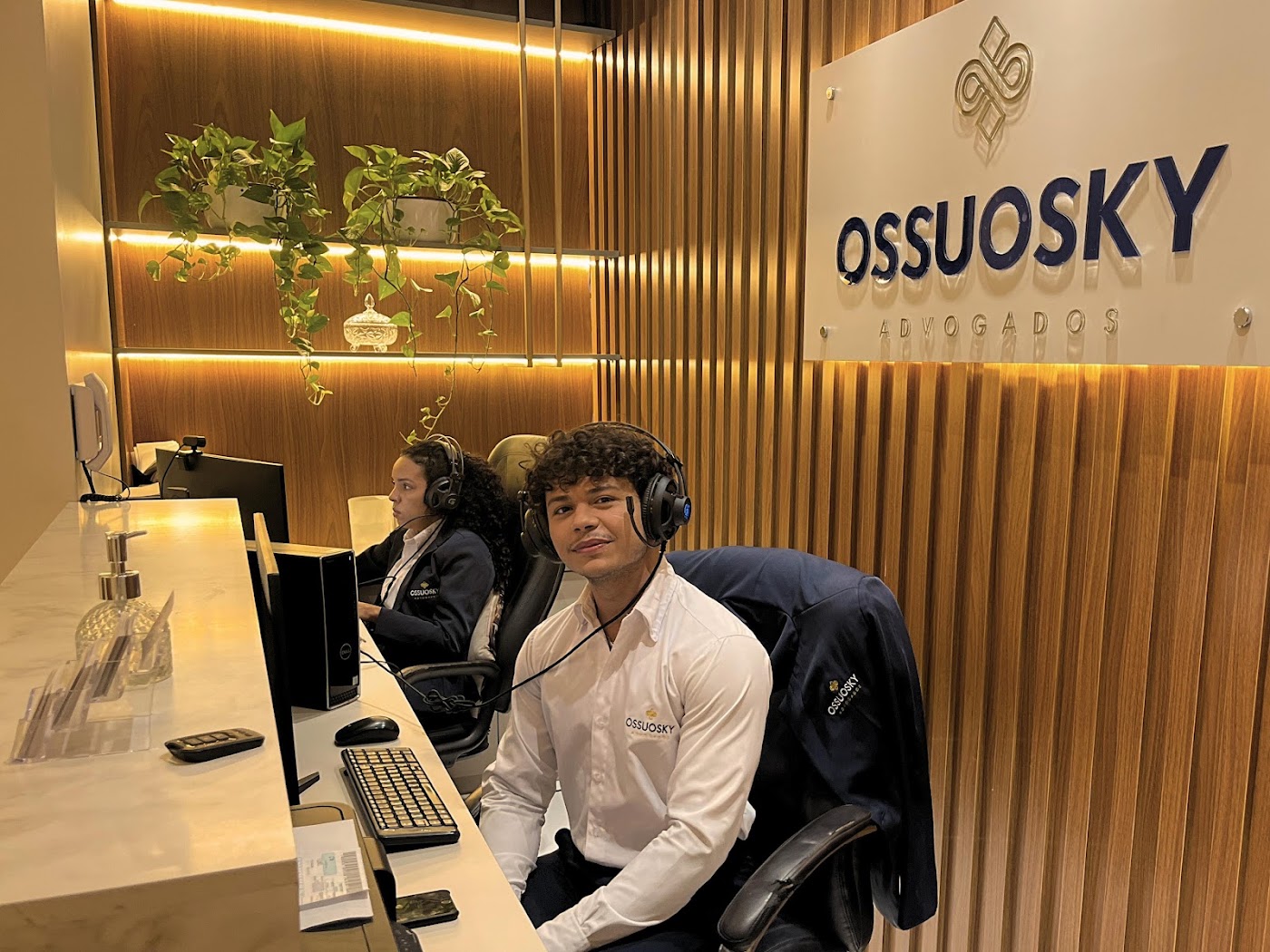 OSSUOSKY ADVOGADOS — ambiente do escritório