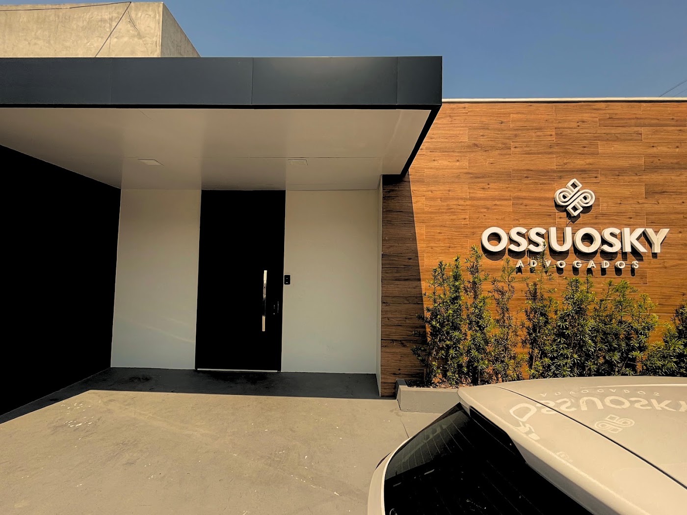 OSSUOSKY ADVOGADOS — ambiente do escritório